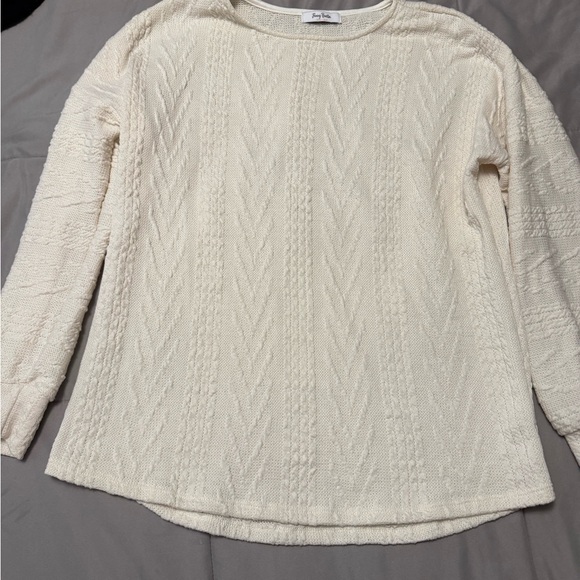 Sweaters - Ivory thin sweater with pattern